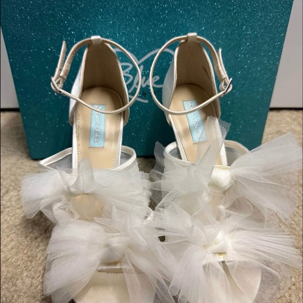 Blue by Betsey Johnson White Tulle Heels